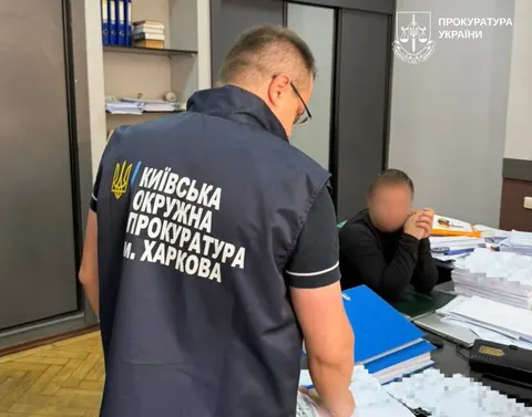 У Харкові судитимуть таксиста за вивезення військового з частини за $800