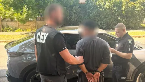 У Миколаєві затримали військового за вимагання 16 тисяч доларів