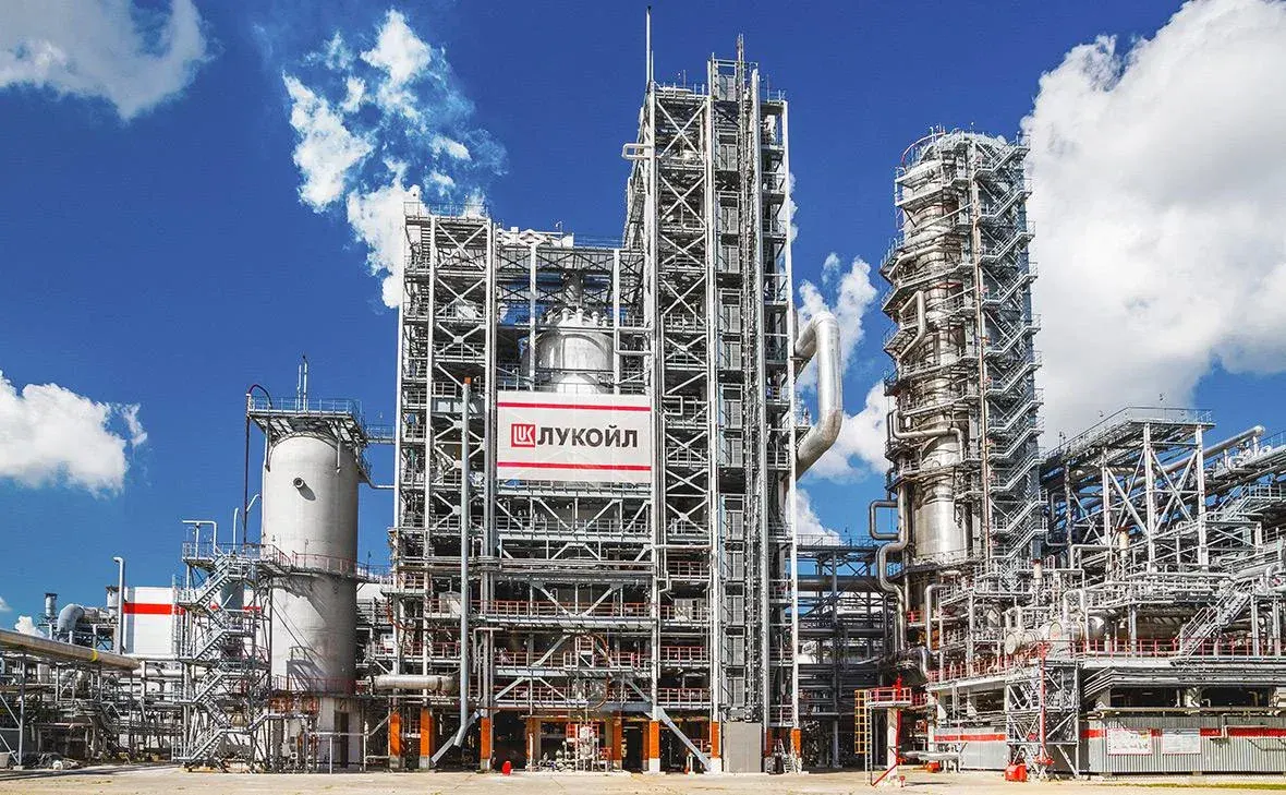 Удари Сил оборони зупинили два нафтопереробні підприємства РФ — Генштаб