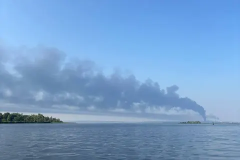 Сили оборони вночі уразили два російські НПЗ та бурову "Сиваш"