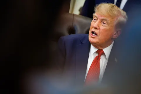 Трамп підписав закон про санкції проти РФ: тарифи до 100% для покупців нафти