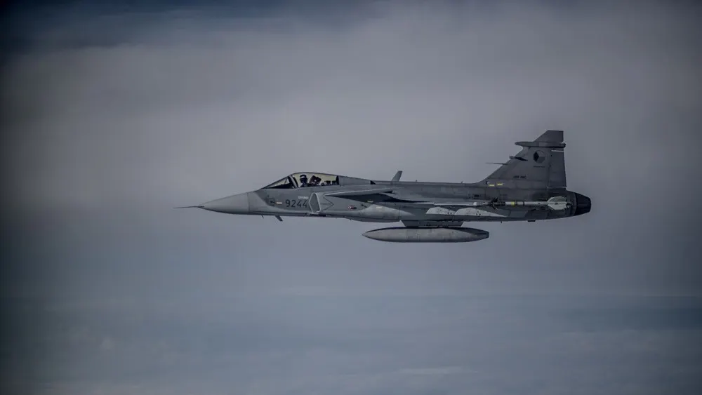 Чеські Gripen підіймалися до кордону Польщі через активність БпЛА над заходом України