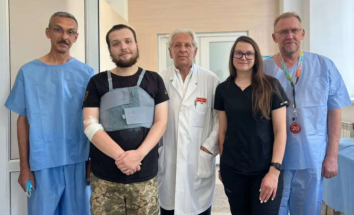 Львівські хірурги провели 7-годинну операцію на серці бійця зі США