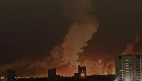 Сили оборони уразили Саратовський НПЗ: на об'єкті спалахнули пожежі