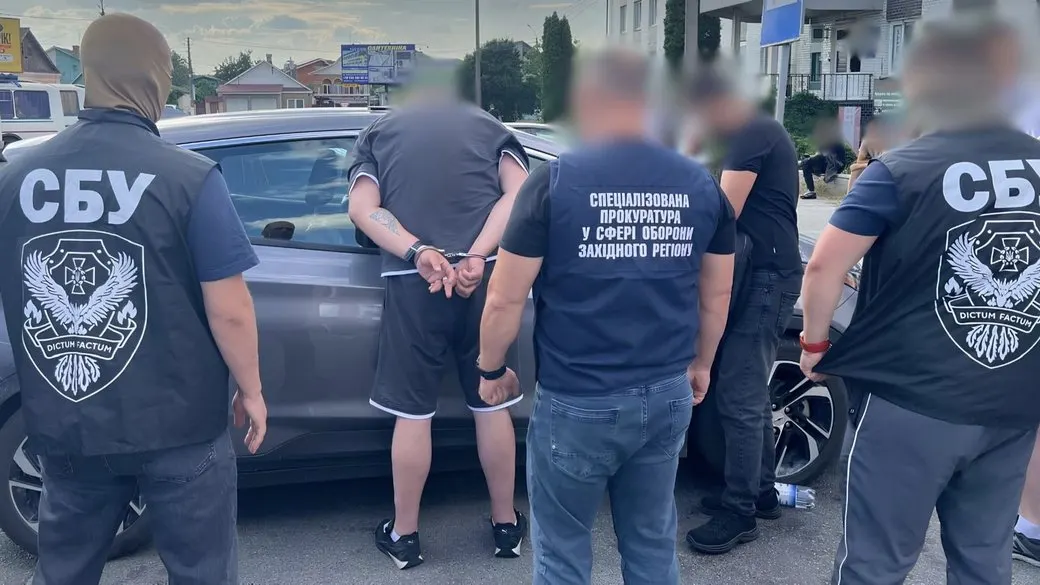 Співробітника ТЦК на Хмельниччині підозрюють у продажу «тилових» посад за 7 тисяч доларів