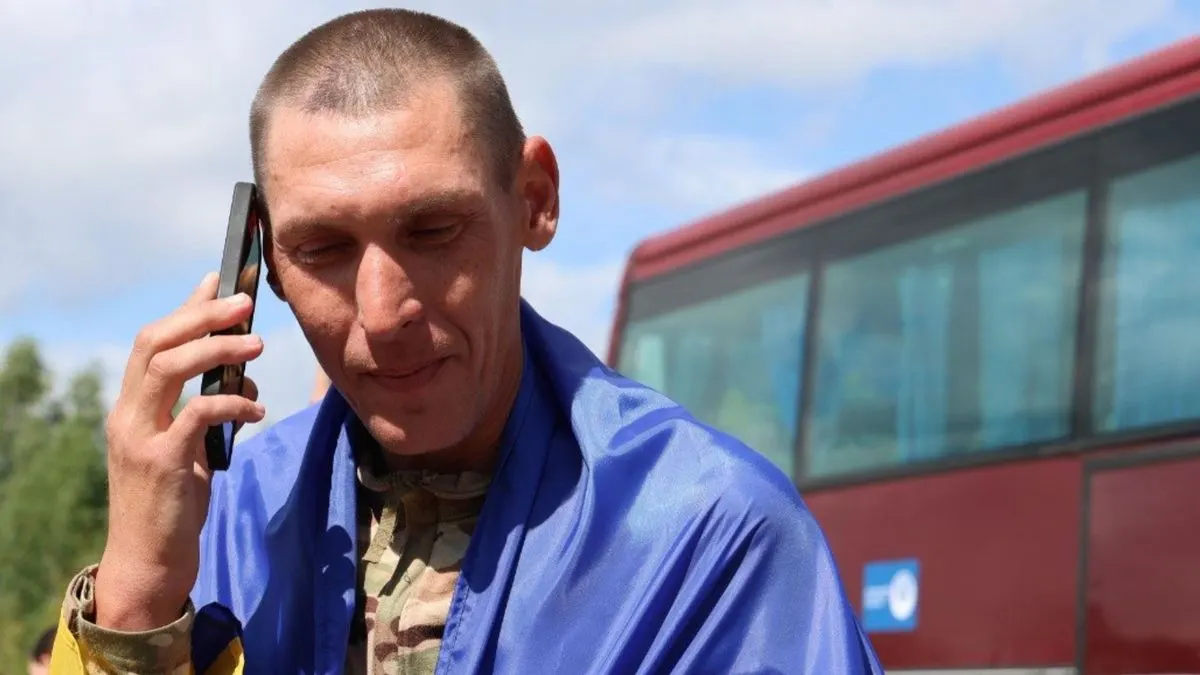 Звільнені з полону військові зв’язалися з родинами: перші кадри