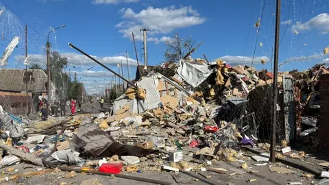 Авіабомби по Сумах: поранені шестеро людей, знищено два будинки