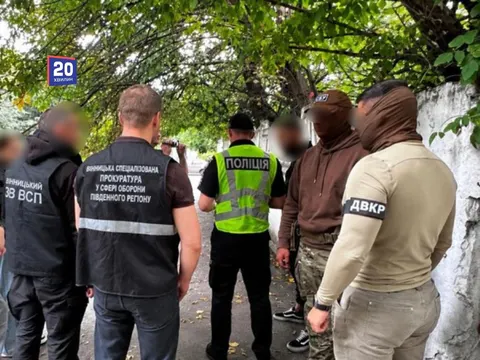 На Вінниччині затримали двох за обіцянку перевести військового до тилової частин