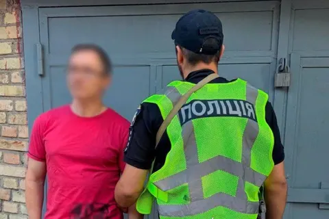 У Києві військовий із трофейним автоматом погрожував перехожому
