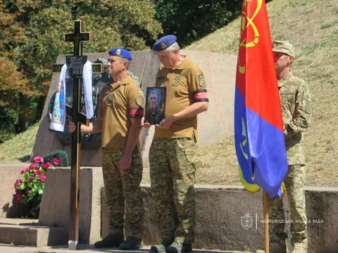 Жовті Води попрощалися з військовим Владленом Корніловим