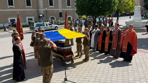 На Тернопільщині попрощалися з військовим Андрієм Байдюком