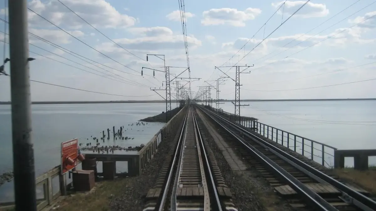 ЗСУ вразили два залізничні мости у Криму та склад катерів