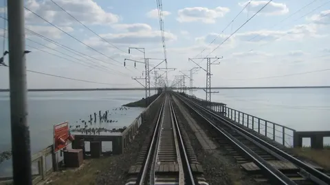 ЗСУ вразили два залізничні мости у Криму та склад катерів