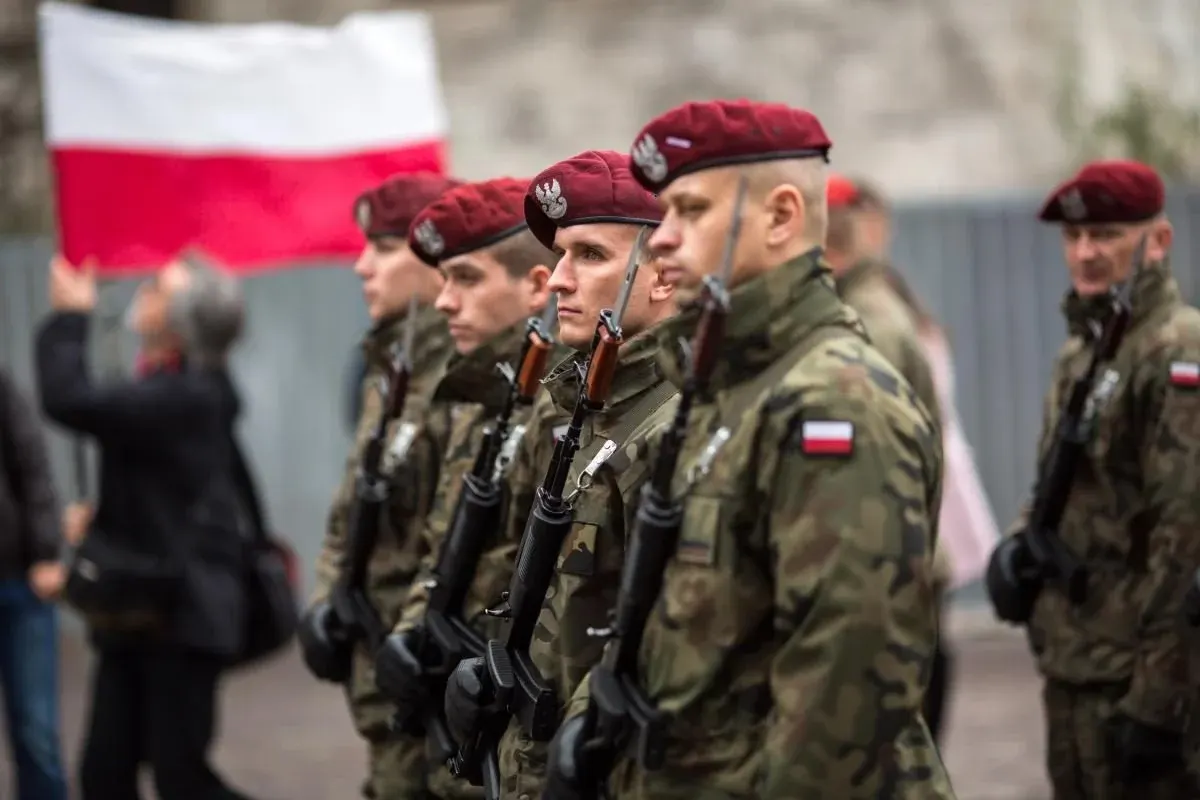 Польща почала розсилати мобілізаційні картки резервістам і цивільним