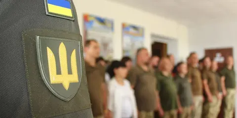 Двом екскерівникам Мукачівського ТЦК оголосили підозри у списанні військових