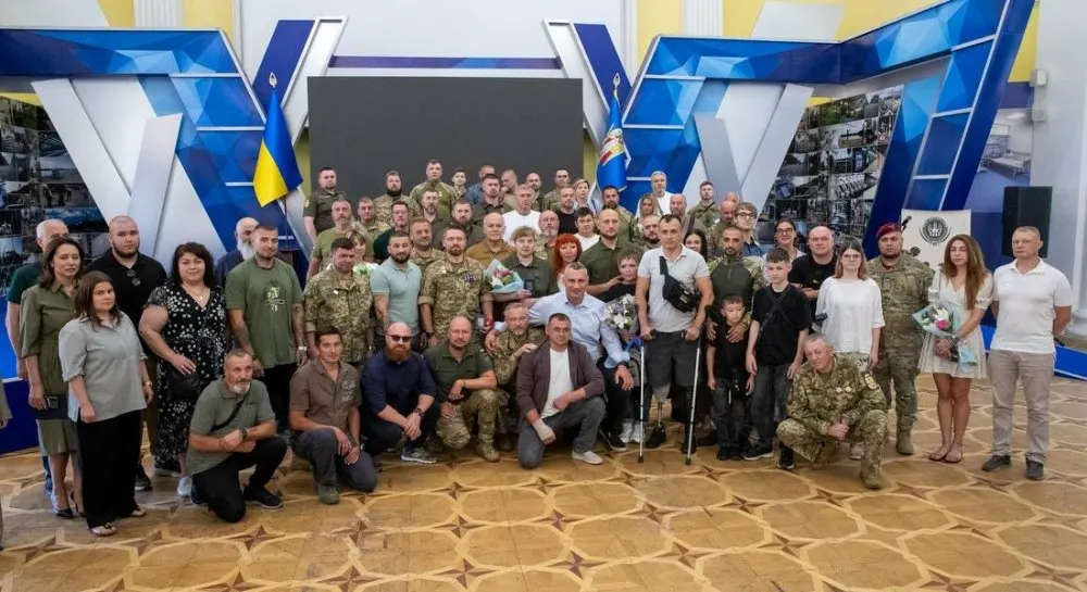 Кличко вручив 61 відзнаку захисникам до 35-ї річниці Незалежності