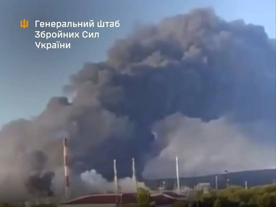 Сили оборони вдарили по НПЗ, аеродрому «Енгельс» та нафтобазі у РФ