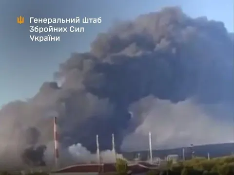 Сили оборони вдарили по НПЗ, аеродрому «Енгельс» та нафтобазі у РФ