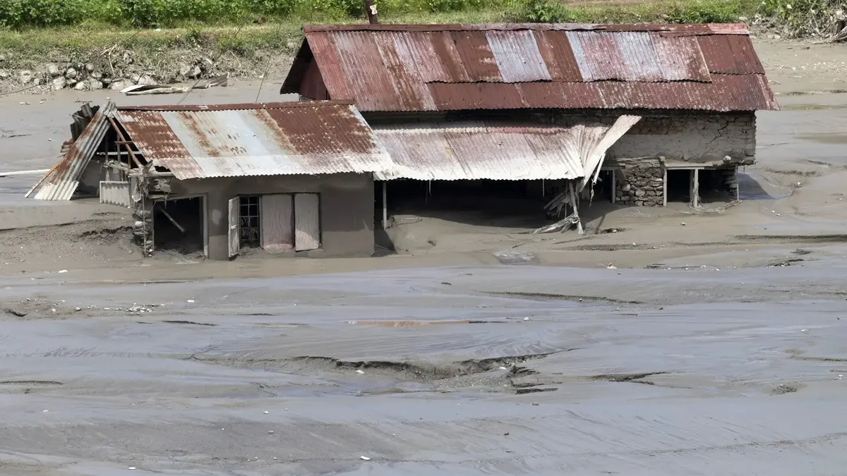 Число жертв гірської катастрофи в Гімалаях наближається до 800