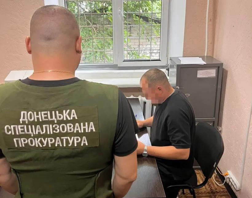 Екскомандира батареї на Донеччині підозрюють у хабарях за непереведення у піхоту