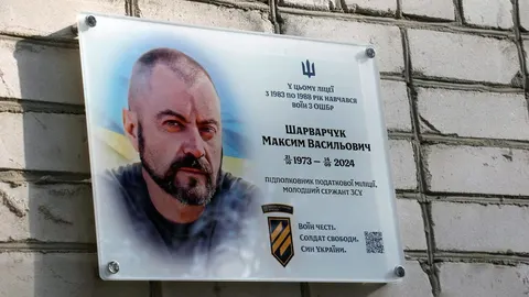 У Житомирі на фасаді ліцею відкрили меморіальну дошку Максиму Шарварчуку