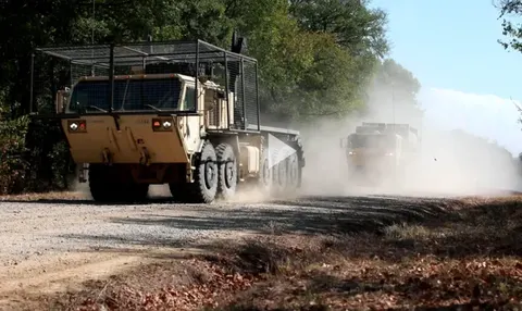 США випробували на HMMWV і HEMTT протидронові екрани за українським зразком