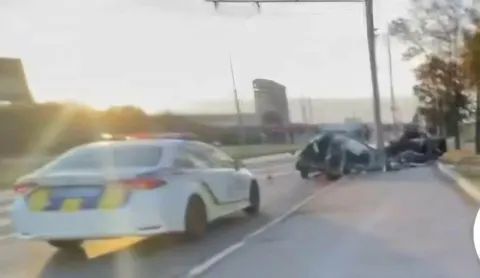 У Харкові Tesla врізалася в опору: загинули нацгвардієць і цивільна