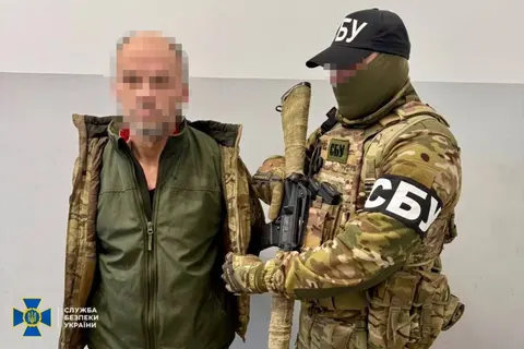 Окупанта засудили до 10 років за утримання цивільної у Куп’янську
