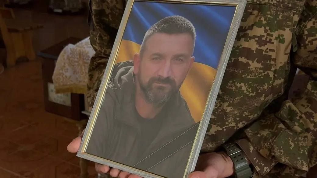 У Хмельницькому попрощалися з військовим Віталієм Гнапом