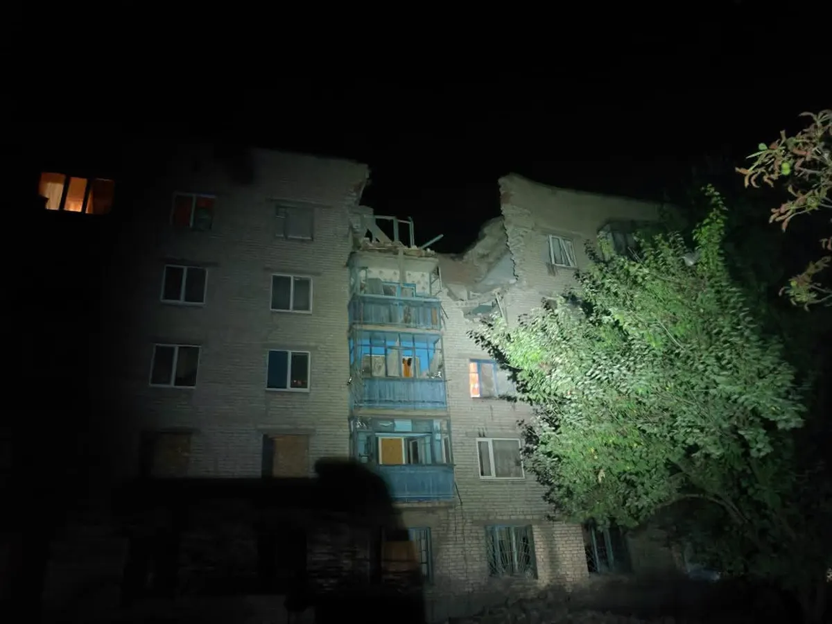 Удар по багатоповерхівці в Слов'янську: під завалами шукають людину