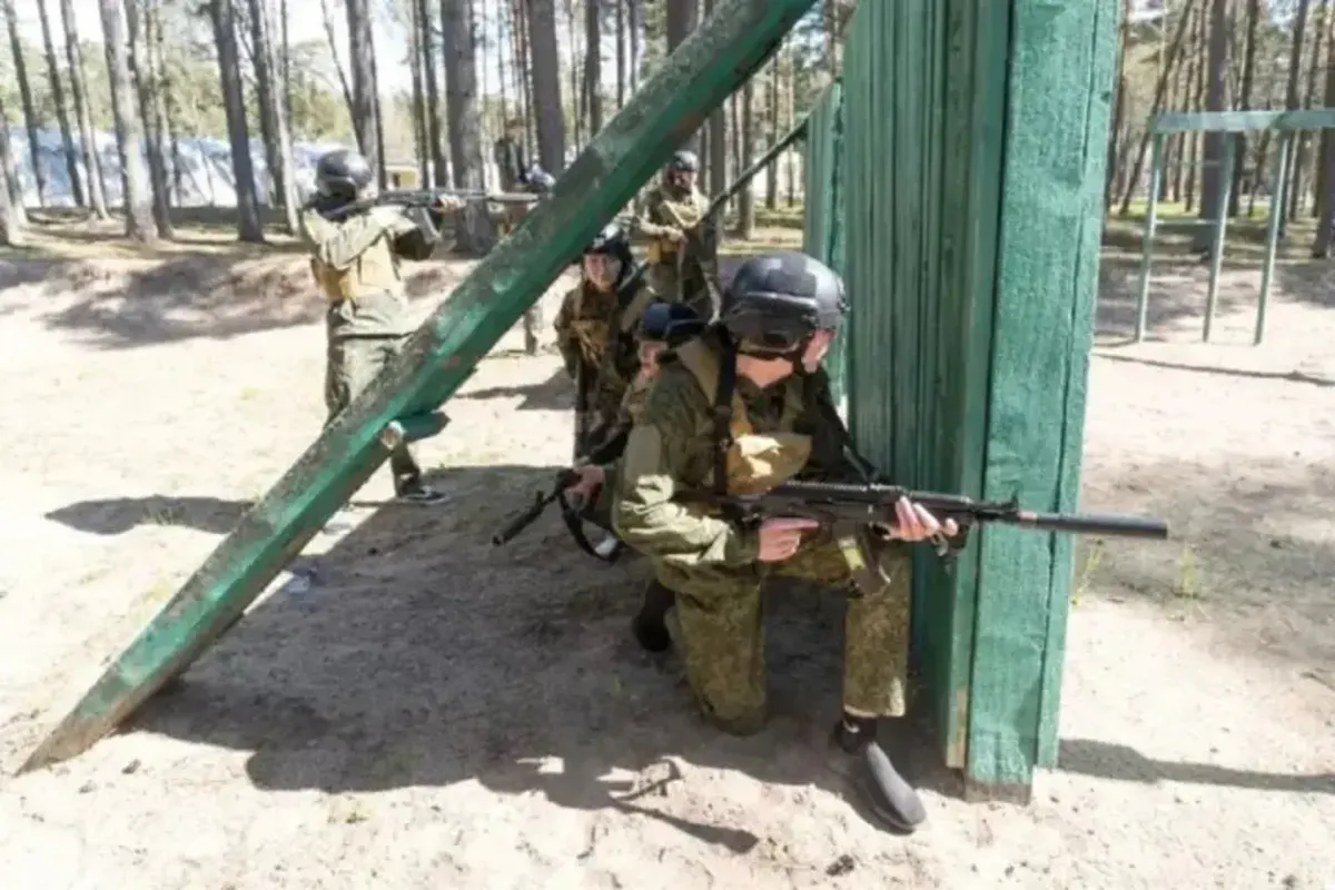 У росії половину шкільного курсу відведуть під військову підготовку