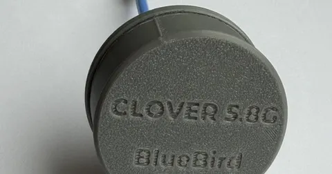 Українська оборонка представила надлегку антену CLOVER та дрон-перехоплювач