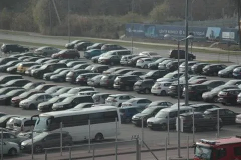 У Львові пропонують безплатне паркування для військових біля госпіталю