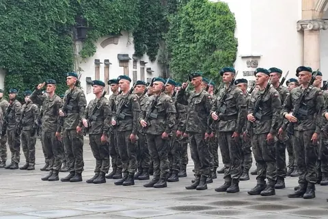Польща розсилає громадянам мобілізаційні картки