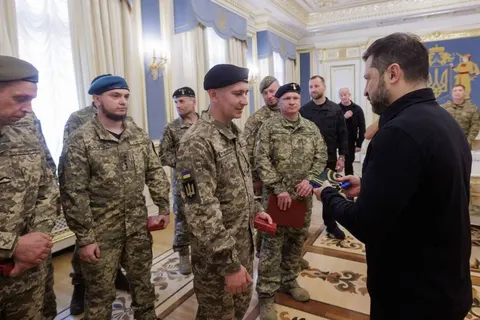 Зеленський нагородив танкістів з нагоди Дня танкових військ