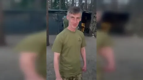 Мобілізований автор треку «Тяу Тяу Тяу» з’явився на відео у військовій формі