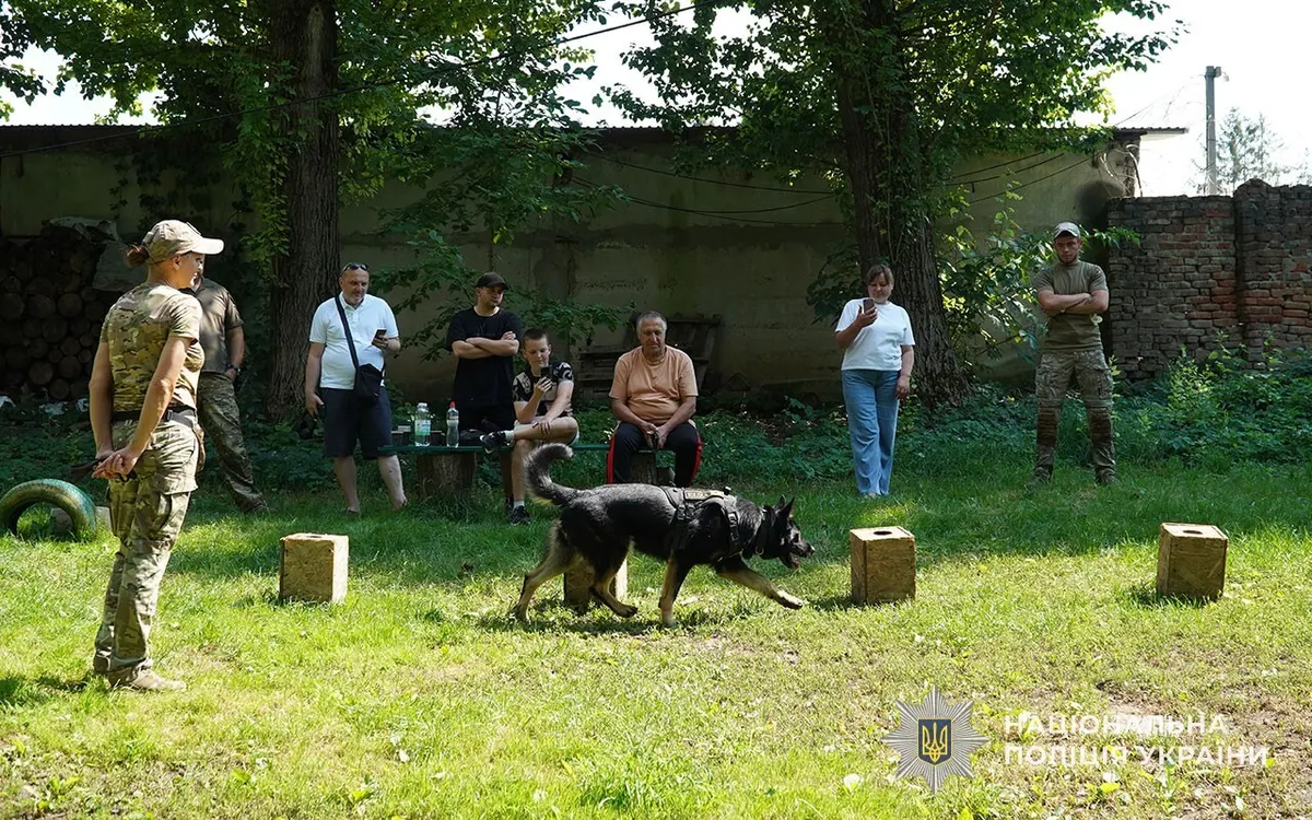 У Тернополі поранених поліцейських реабілітують за допомогою службових собак