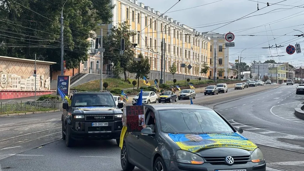 У Вінниці автопробіг нагадав про зниклих безвісти оборонців