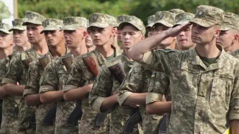 Міноборони: військові з медичними обмеженнями можуть укладати нові контракти