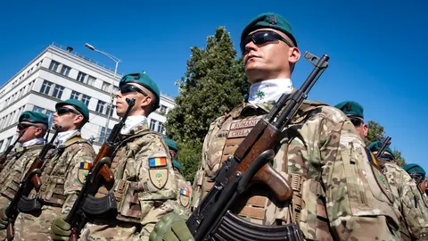 Румунія спростувала фейк про відправку військ в Україну