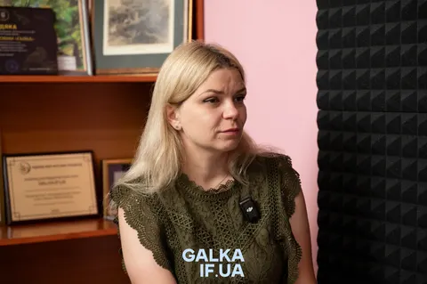 Волонтерський центр «Маскувальні феї»: як плетуть сітки та чому їх постійно брак