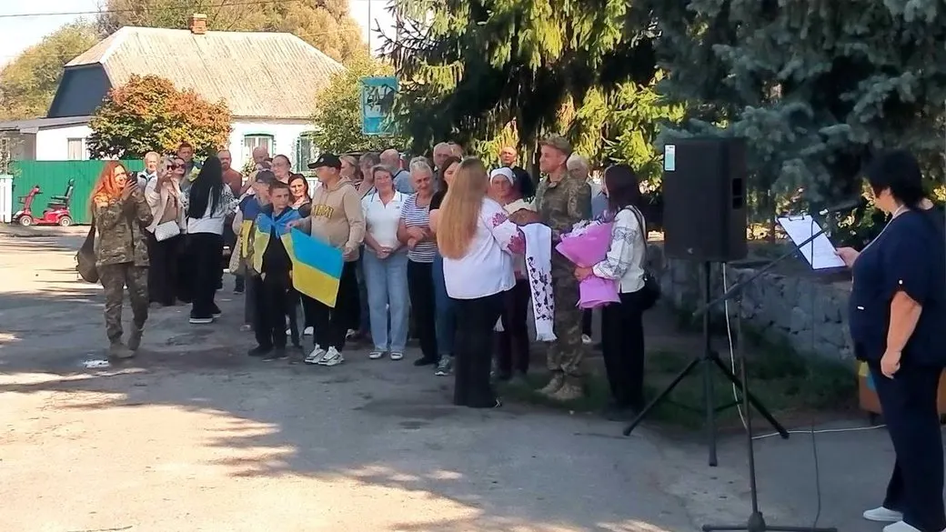 На Житомирщині зустріли Геннадія Козлова, який повернувся з полону після майже трьох років