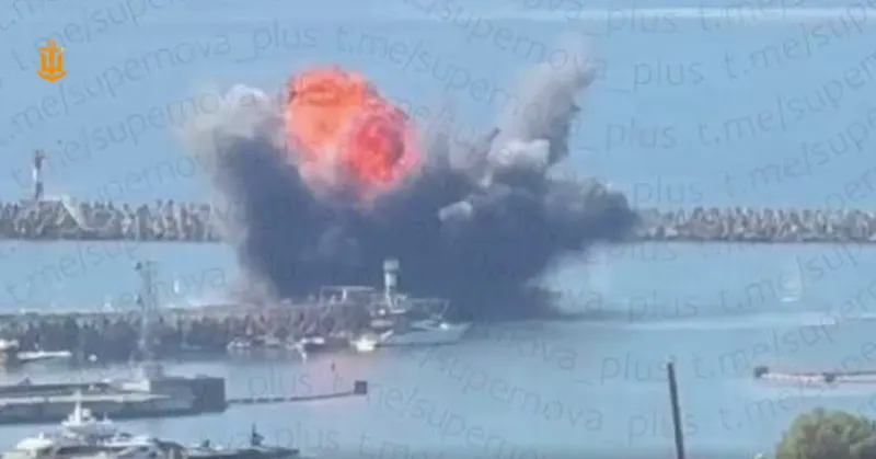 ВМС України уразили російське судно NEFRIT у порту Сочі