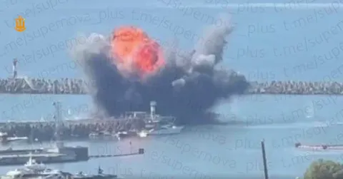ВМС України уразили російське судно NEFRIT у порту Сочі