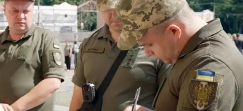 Уряд розгляне петицію про окрему форму для співробітників ТЦК