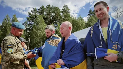 Десятеро українських військових повернулися додому після обміну