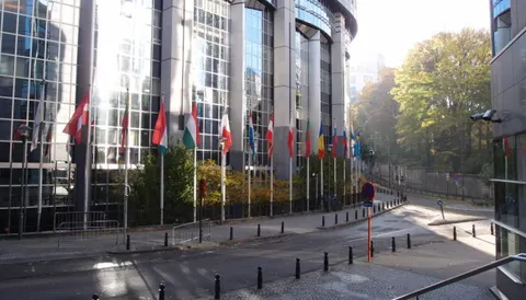 Європарламент схвалив три акти Omnibus V: випробування в Україні можна фінансувати з Європейського о
