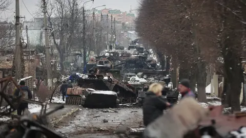Суд заочно засудив російського військового до 12 років за знущання у Бучі