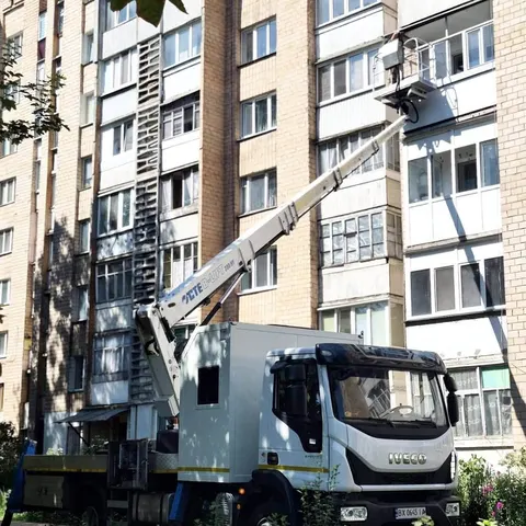 Детонація у Хмельницькому: пошкоджено 30 будинків, п'ятеро військових зникли