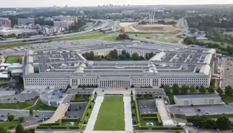 Пентагон звільнив керівництво Stars and Stripes через суперечку про незалежність